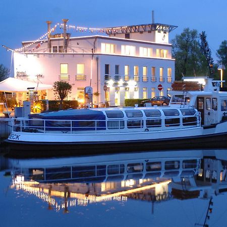 Hafenhotel Pommernyacht Ueckermunde Ngoại thất bức ảnh