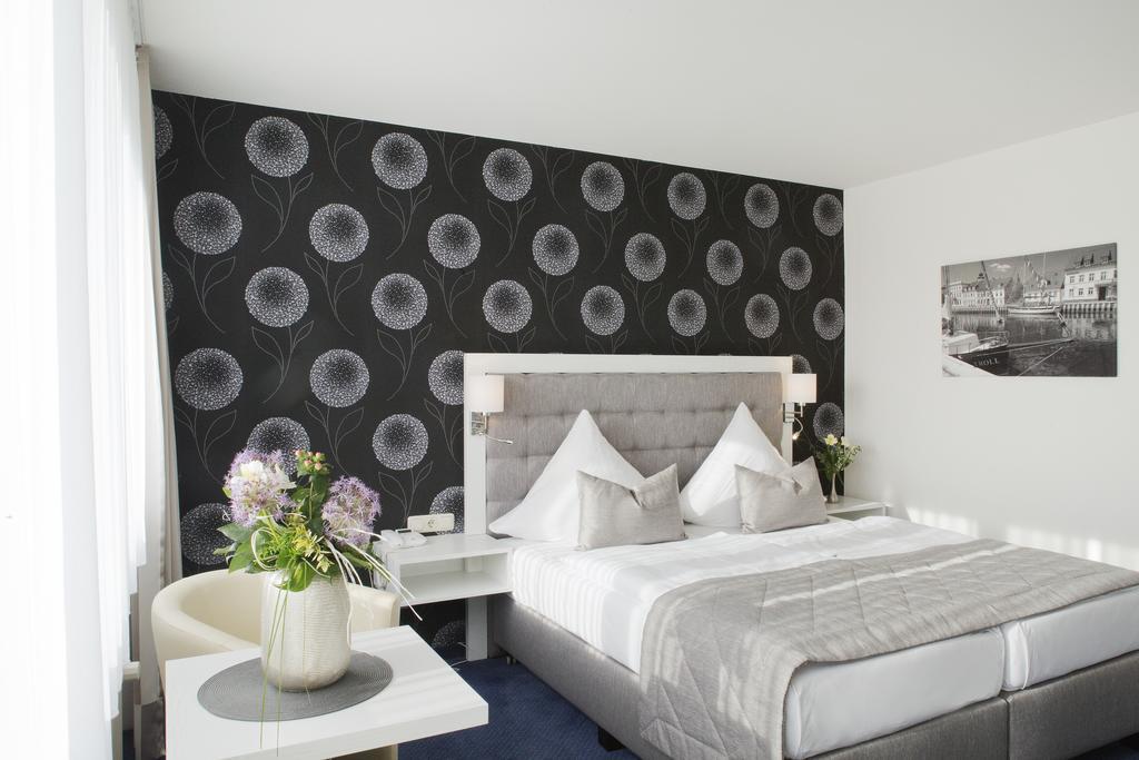 Hafenhotel Pommernyacht Ueckermunde Ngoại thất bức ảnh