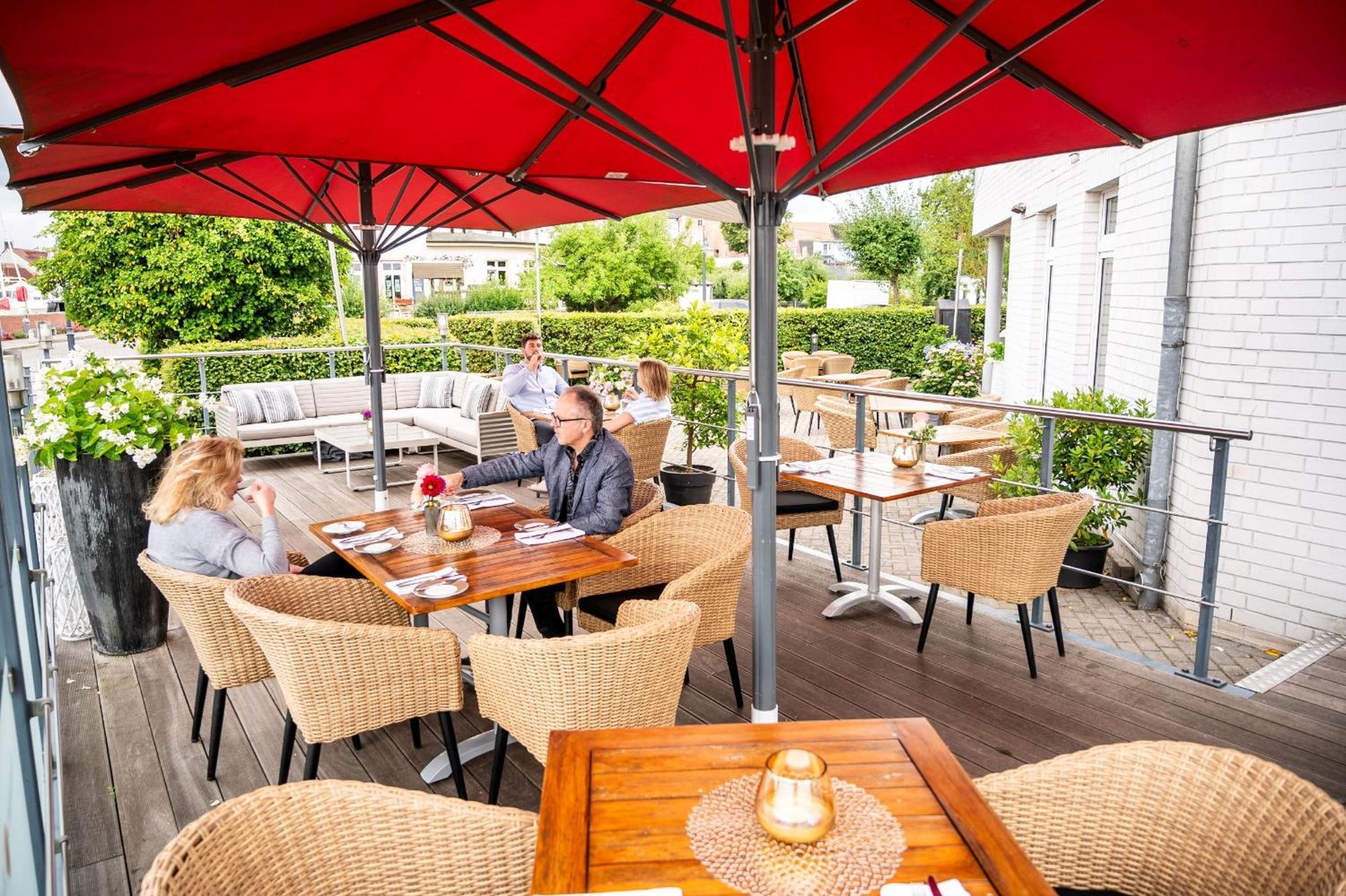 Hafenhotel Pommernyacht Ueckermunde Ngoại thất bức ảnh