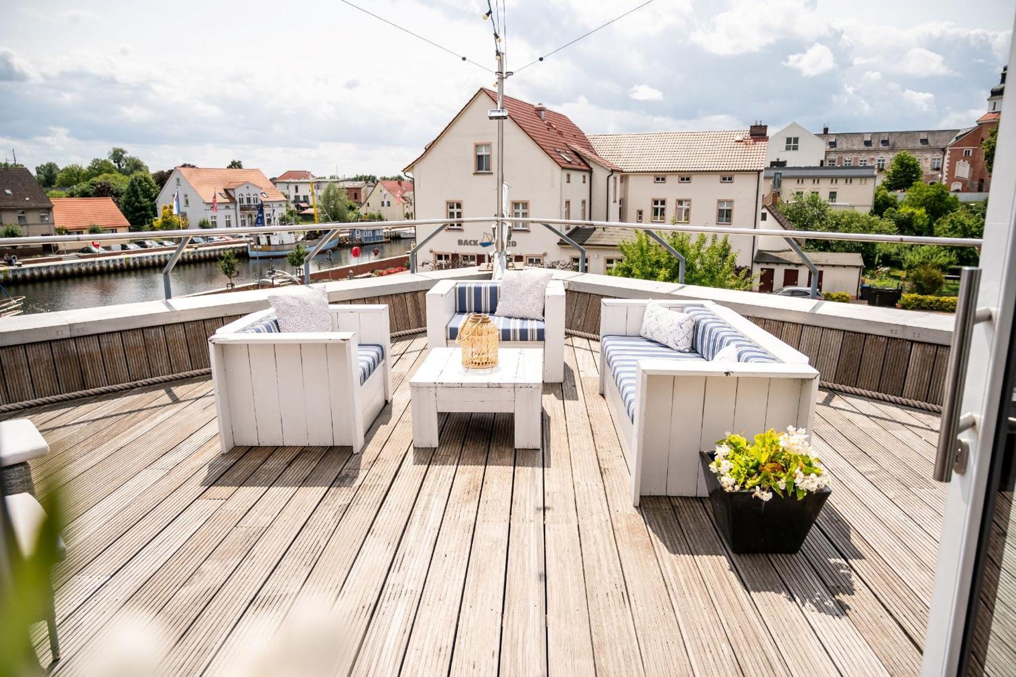 Hafenhotel Pommernyacht Ueckermunde Ngoại thất bức ảnh